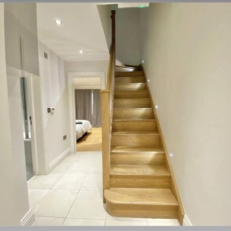 Luxury 4-Bed Apartment With Balcony & Garden, Near Emirates Stadium, 15 Mins To Central London Exteriör bild