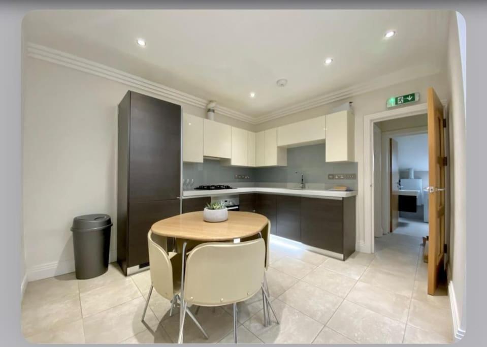 Luxury 4-Bed Apartment With Balcony & Garden, Near Emirates Stadium, 15 Mins To Central London Exteriör bild