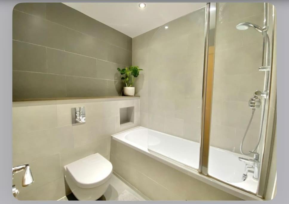 Luxury 4-Bed Apartment With Balcony & Garden, Near Emirates Stadium, 15 Mins To Central London Exteriör bild