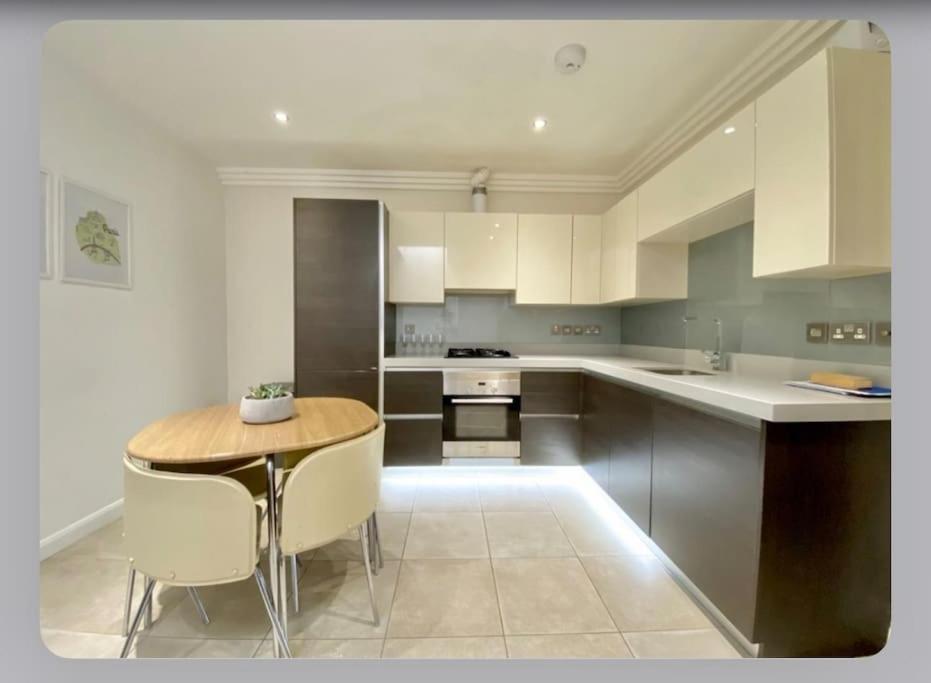 Luxury 4-Bed Apartment With Balcony & Garden, Near Emirates Stadium, 15 Mins To Central London Exteriör bild