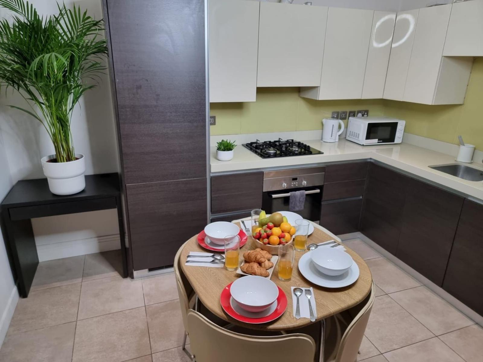 Luxury 4-Bed Apartment With Balcony & Garden, Near Emirates Stadium, 15 Mins To Central London Exteriör bild